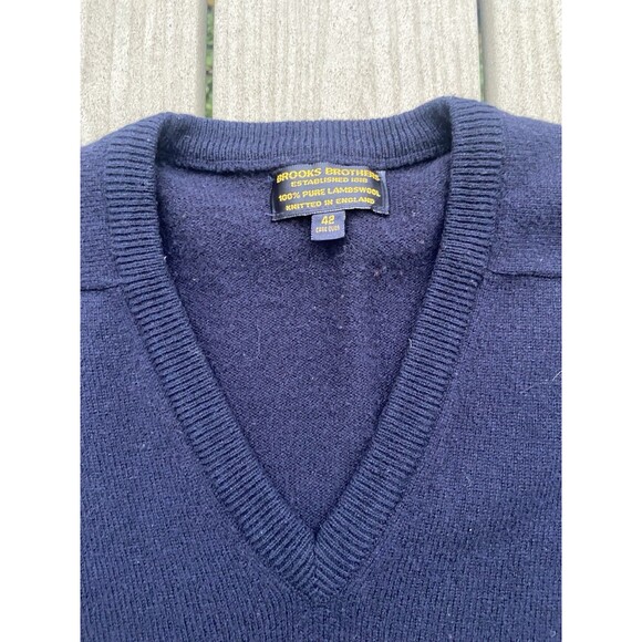 Brooks Brothers Sweater Mens 42 Navy Blue V-Neck 100% Lambswool Made in England - Picture 2 of 13